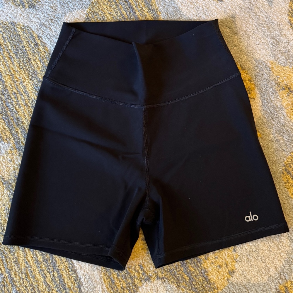 Alo Vapor High-Waist Fierce Short - Black